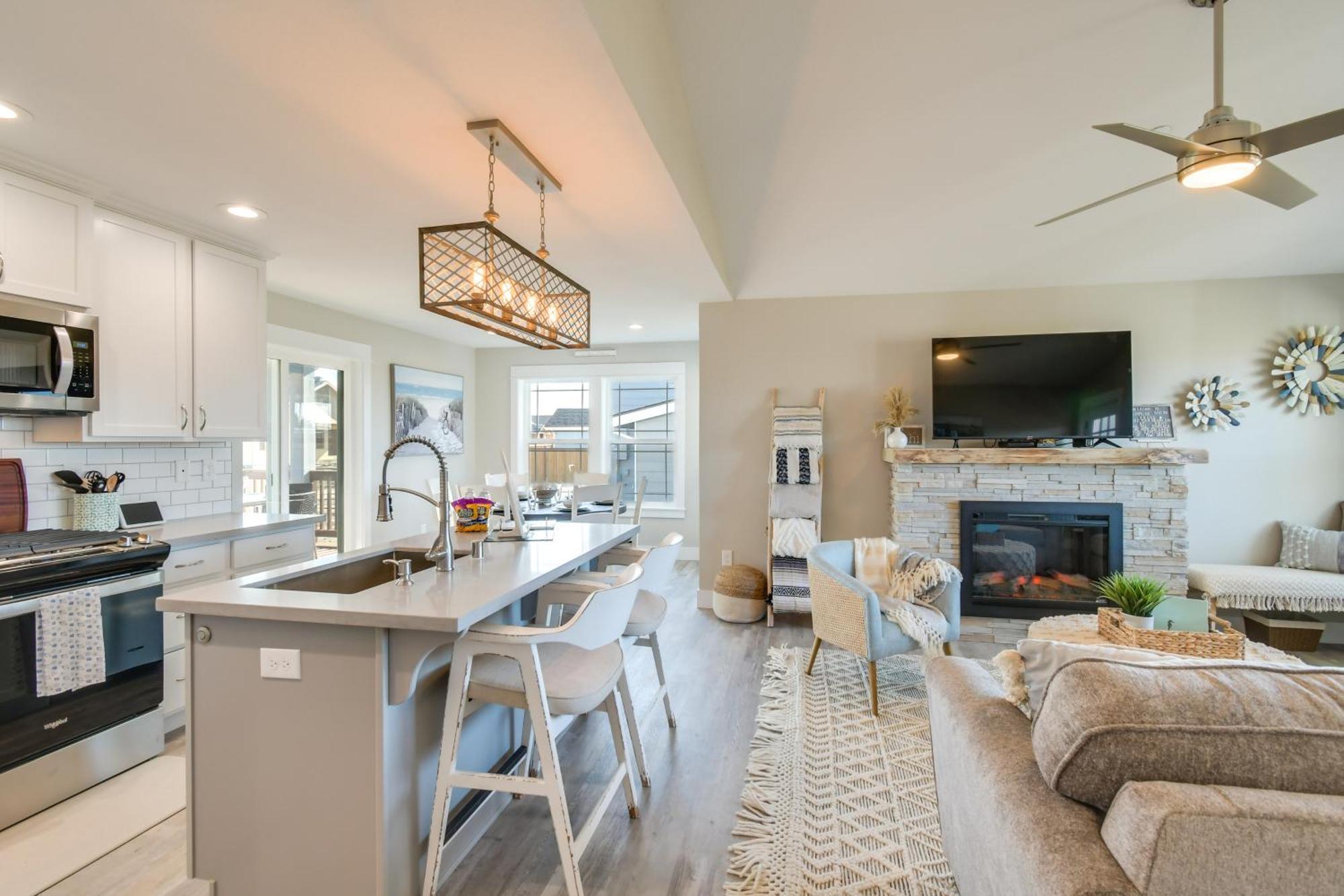 Pet-friendly Retreat With Fenced Yard, Walk To Ocean Shores